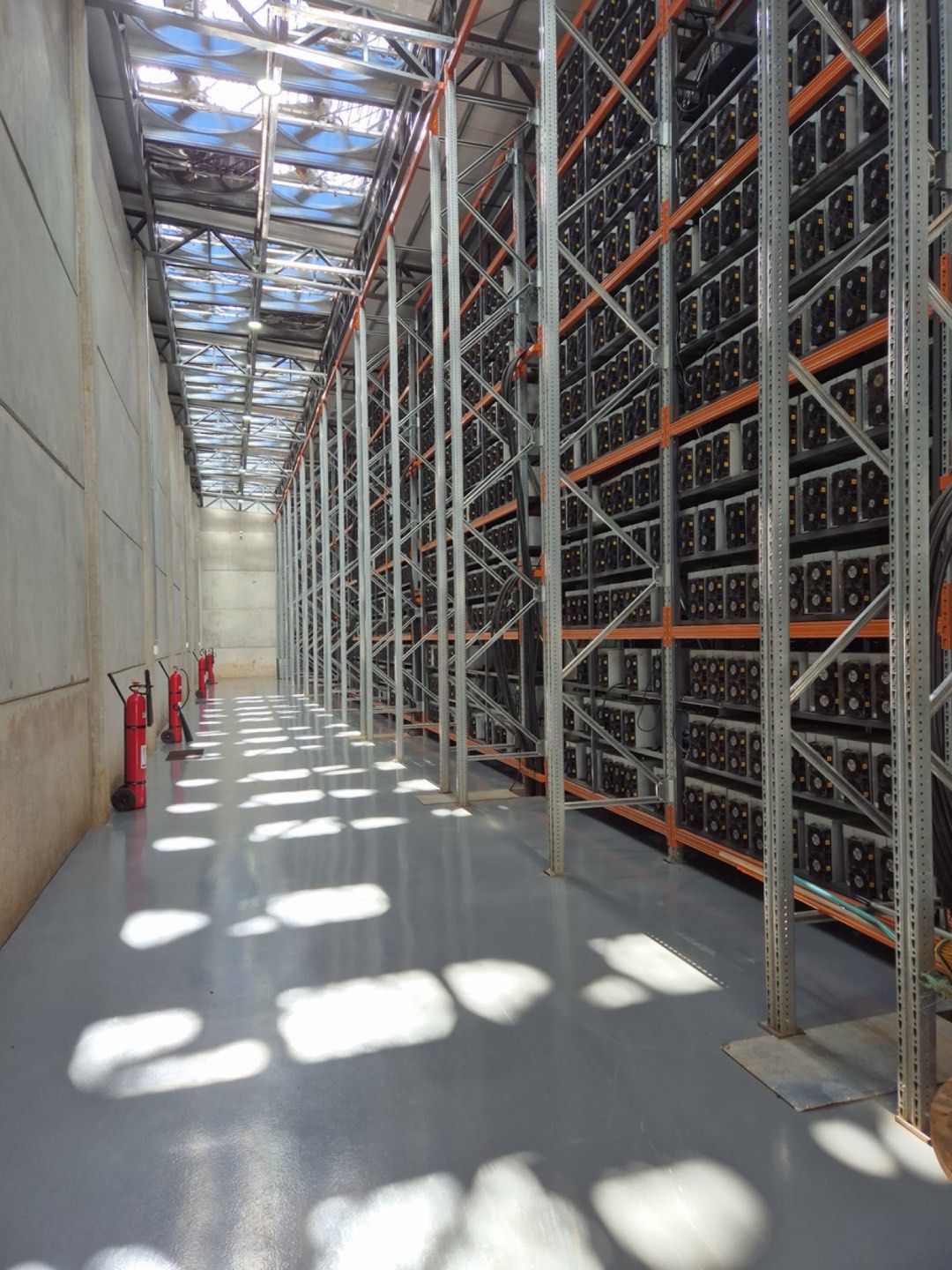 Paracan mining hall under a skylight